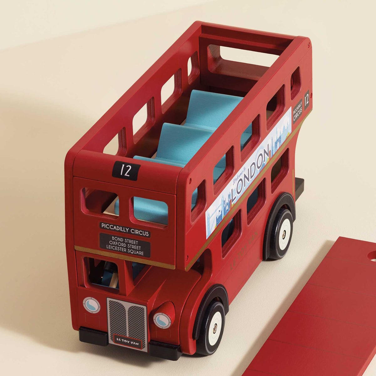 London Wooden Bus & Character